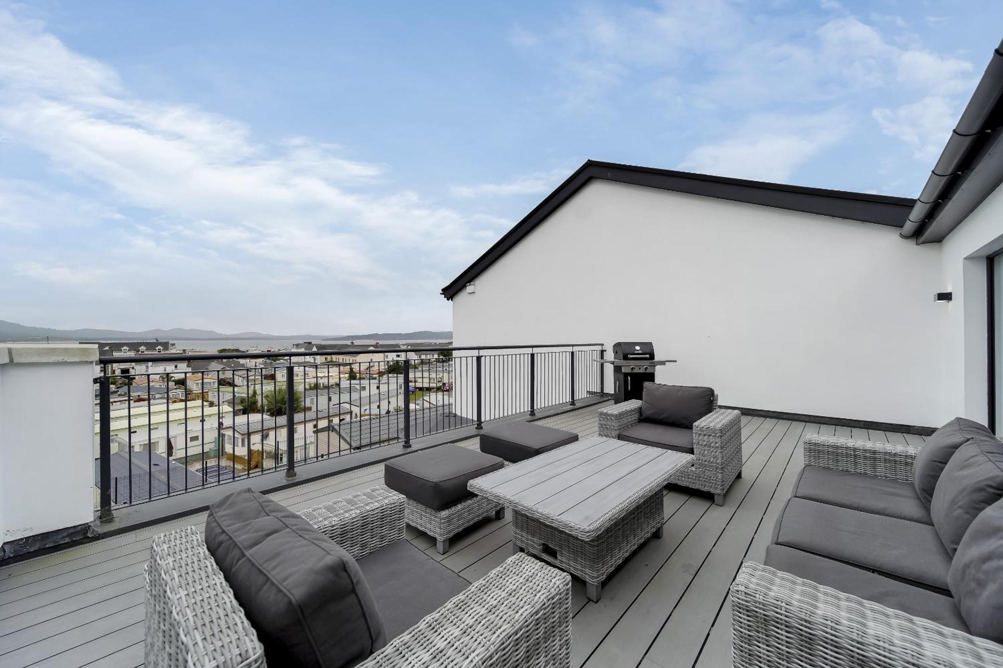 Bayview Luxury 3 Bedroom Apartment First Floor Downings Exterior foto