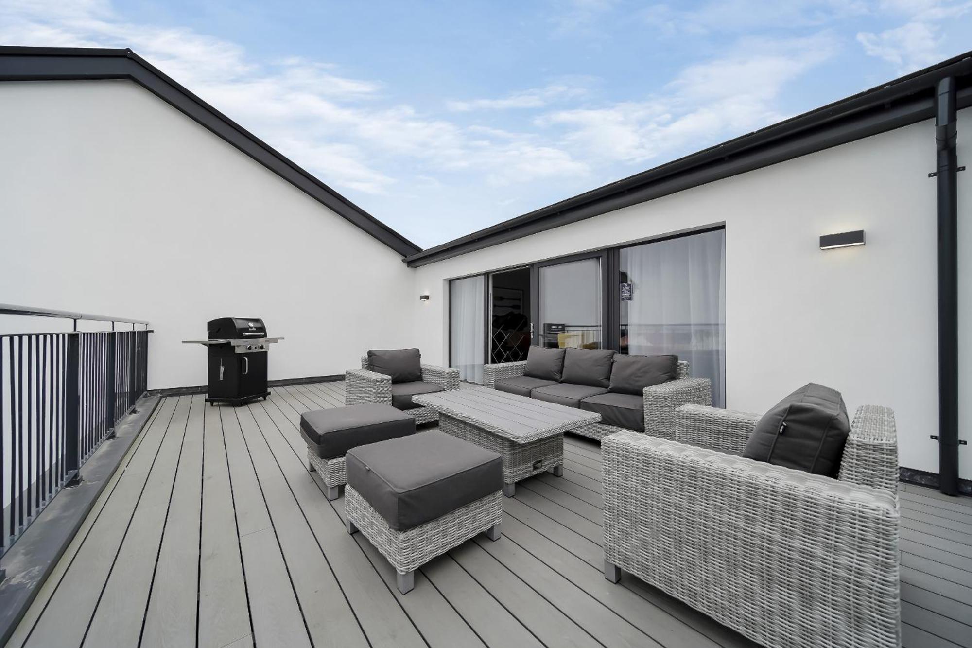 Bayview Luxury 3 Bedroom Apartment First Floor Downings Exterior foto